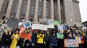 Svenska Yle live: Internationella  klimatstrejkdagen- följ med på klimatstrejken i Helsingfors del 2: 15.03.2019 15.00
