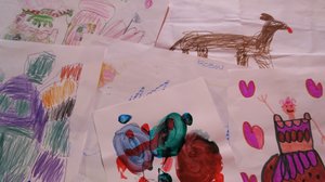 Lisa tittar på teckningar (S): 17.04.2019 15.45