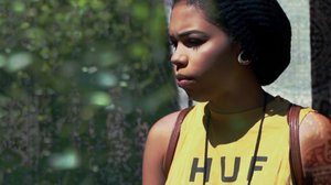 Yolanda ahdistuu väkijoukossa: 01.04.2019 00.01