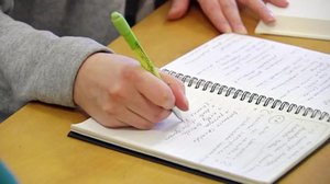 Yhä nuoremmat opiskelijat ostavat lisäopetusta havitellessaan paikkaa yliopistosta : 03.04.2019 10.41