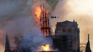 Notre Damen kirkko palaa Pariisissa.: 16.04.2019 06.55