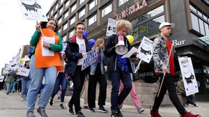 Lukiolaiset marssivat Helsingissä: "Äänestäkää nuoret, sillä me elämme tulevaisuuden päätösten kanssa": 26.04.2019 12.11