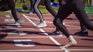 Svenska Yle live: Amosparkens elever tränar inför Stafettkarnevalen: 16.05.2019 15.03