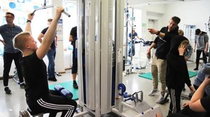 Koulun oma personal trainer pitää nuoret liikkumassa tekemällä urheilusta hauskaa: 24.05.2019 11.15