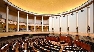 Eduskunnan uusi puhemiehistö esittäytyy: 07.06.2019 15.41