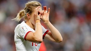 FIFA Dam-VM i fotboll. Åttondelsfinal ENG - CMR (svenskt referat): 23.06.2019 20.36