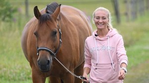 Stella Hagelstam haluaa olympiaratsastajaksi ja tehdä edesmenneen äitinsä ylpeäksi: 17.08.2019 00.01
