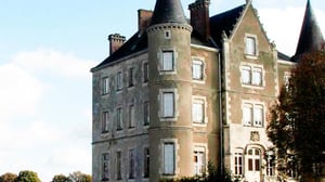 Escape to the Chateau (S) - Pig Roaster and Versailles Loo