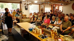 Suomen huutokauppakeisari - Korisevan kaveri