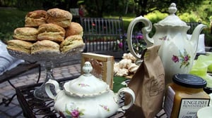 Huvila & Huussi - Englantilainen puutarha