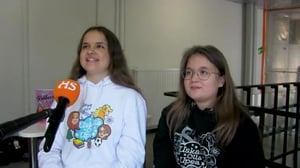 HS Lasten uutiset - Lasten uutiset 6.6. - Tubettajat Elina ja Sofia julkaisivat jo toisen kirjansa