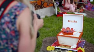 Huikeat kakkutaiturit - Kukkia ja kuohuviiniä