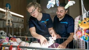 Arman Pohjantähden alla (7) - Uusi lastensairaala: pienet ja isot sankarit