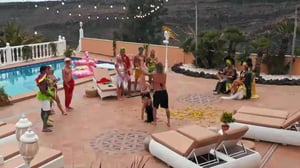 Paratiisihotelli Suomi (7) - Kaamea karnivaali