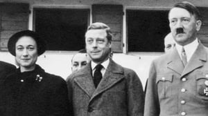 Kuninkaalliset sodassa (7) - Kuninkaat, kuningattaret ja mielipuolet: Hitlerin valtaistuinpeli