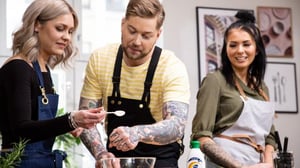 Yllätys yhdessä pöydässä - Uusia alkuja