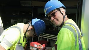 Erikoisliikemiehet (S) - Kirjoja, hyvää tahtoa ja kavereita