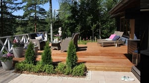 Huvila & Huussi - Romanttisen järkevä piha