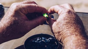 Jalokiven kaivajat Australiassa (16) - Perhe ja ystävät