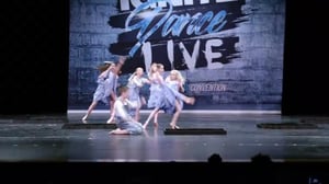 Tanssin superäidit - Vaarojen vesillä