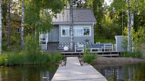 Huvila & Huussi - Ellenin surffiparatiisi