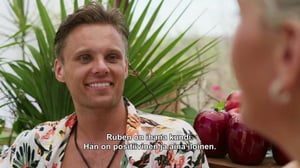 Paratiisihotelli Norja (7) - Granaattiomena