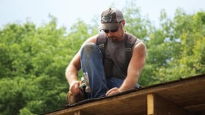 Hirsimökkikuume (7) - Kattoparrut paikoilleen, Charlie!