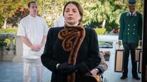 Why Women Kill (Paramount+) - Nainen ikkunassa