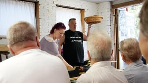 Suomen huutokauppakeisari - Rokkikukon romuaitta