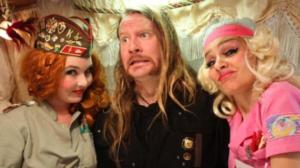 Olga ja Pamela - Pakkohoidon kesä 2011: Kotiteollisuuden Hynynen pakkohoidossa