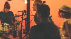 Uusi Päivä: UPplus: Emmi Ensemble - Kuumottaa