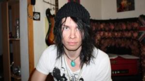 Rokkipesä: Muumiomummo pelottelee The Blankon treenikämpällä