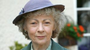 Neiti Marple: Kuolema ilmoittaa lehdessä