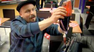 Dokumenttiprojekti: Sinivalkoinen valhe