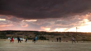 Kolmasulottuvuus.fi: Köyhyys - miksi? Sade on jumala