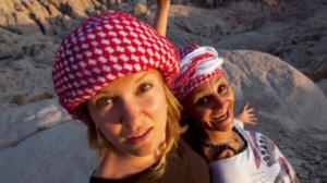 Sohvasurffaajat: Jordania 2 Luolassa