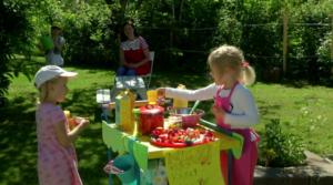 Leikitään: Kesäkiska - Kioskilla