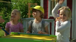 Leikitään: Kesäkiska - Kioskin pystytys