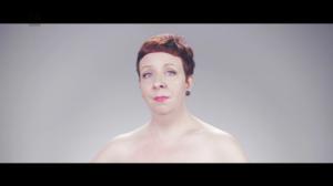 #kulttuurinvälikysymys: Jenni Kokander paljaana taiteen vuoksi