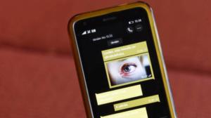 Yle Uutisluokka Triplet: Lääkäriketjut houkuttelevat potilaita chattaamaan