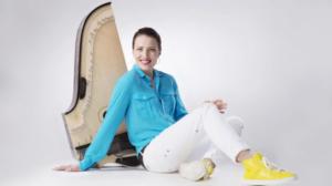 Ida Elina uppträder live