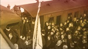 Kun Suomesta tuli Suomi: Maalis-huhtikuun vaihde 1917: kolme tulevaa presidenttiä juhlii Pietarin yössä ja yksi palaa Siperiasta