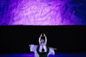 Yle Uutisluokka Triplet: Synesteetikko Kaija Saariahon ooppera sukeltaa varjoihin ja valoihin