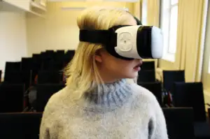 Yle Uutisluokka Triplet: Sosiaalisten tilanteiden pelkoa yritetään ehkäistä virtuaalimaailmassa