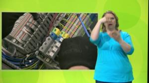 Isot koneet: Isot koneet (viittomakielelle tulkattuna)