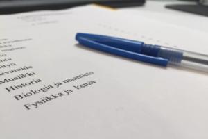 Yle Uutisluokka Triplet: Numeroista luovutaan yläkouluissakin, paitsi päättötodistuksissa