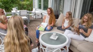 Yle Uutisluokka Triplet: Kotikoulussa opiskellaan lapsentahtisesti