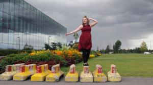 Yle Uutisluokka Triplet: Tiina Vainikainen ponnisti koulukiusatusta hittitehtailijaksi