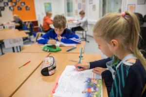 Yle Uutisluokka Triplet: Koulujen sisäilmaongelmista pyristellään eroon kaupunkien yhteistyöllä