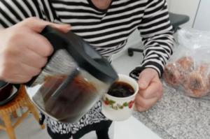 Yle Uutisluokka Triplet: Ilmastonmuutos uhkaa suomalaisten suosikkikahvia